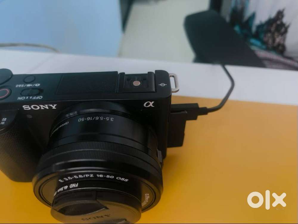 Sony ZV-E10L Mirrorless Camera with 16–50mm Lens  Excellent Condition