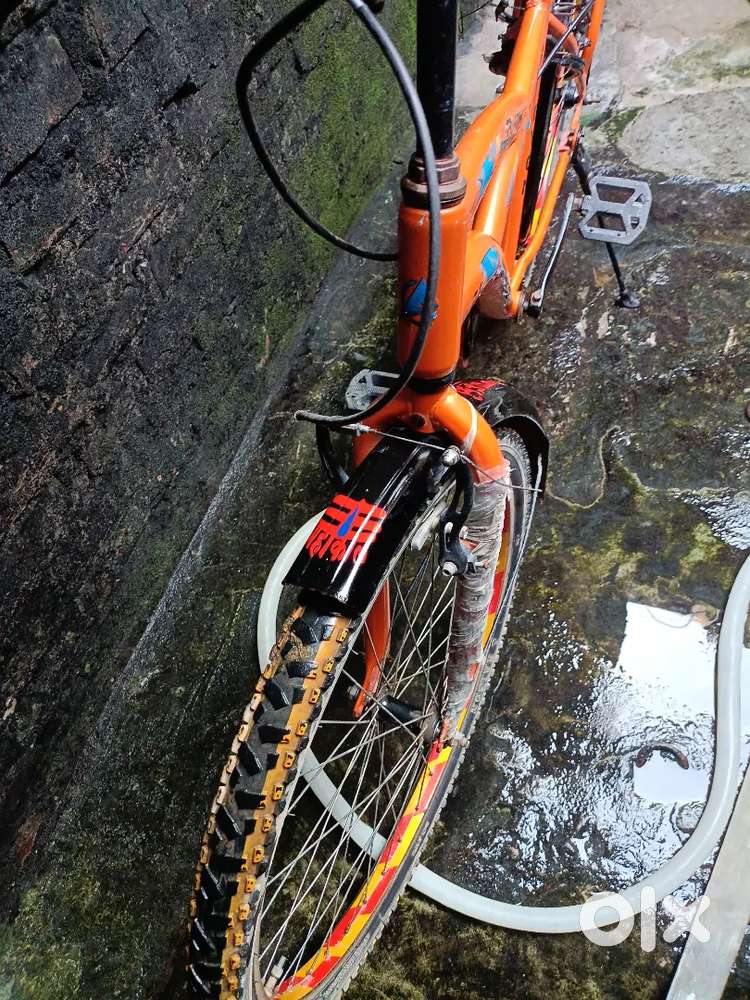 Streethawk bycycle in yellow colour