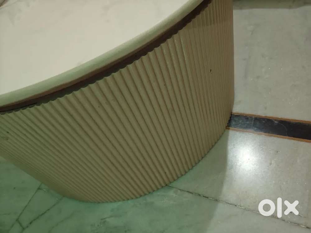MY ONYX BRAND NEW ROUND TABLE