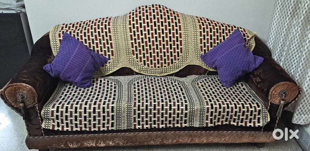 3 SEATER SOFA WITH VERY GOOD CONDITION