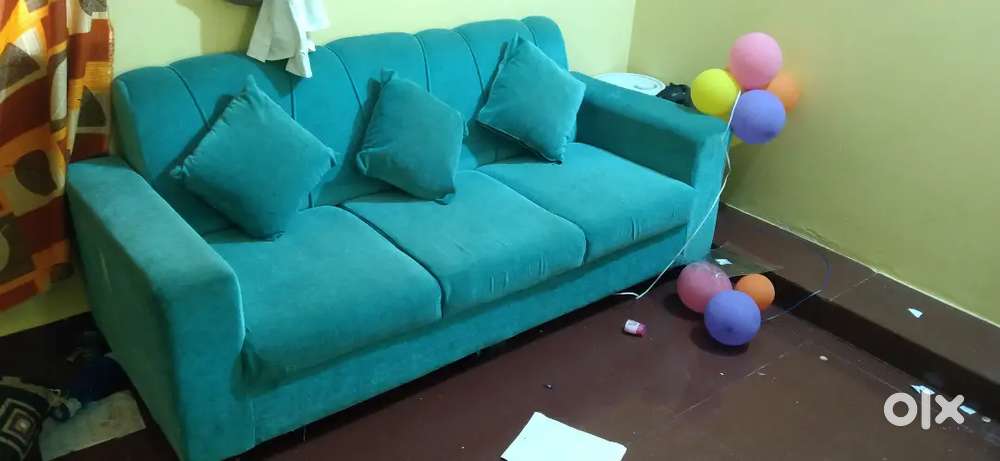 3 seetar sofa radium blue color sofa is very good condition