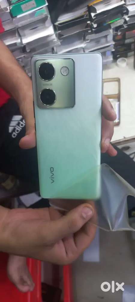 Vivo y300+ 8 128  box available
