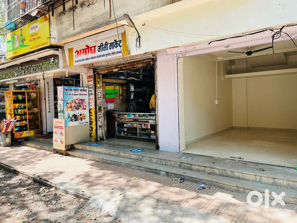 Flose to corner shop in a large resiential society