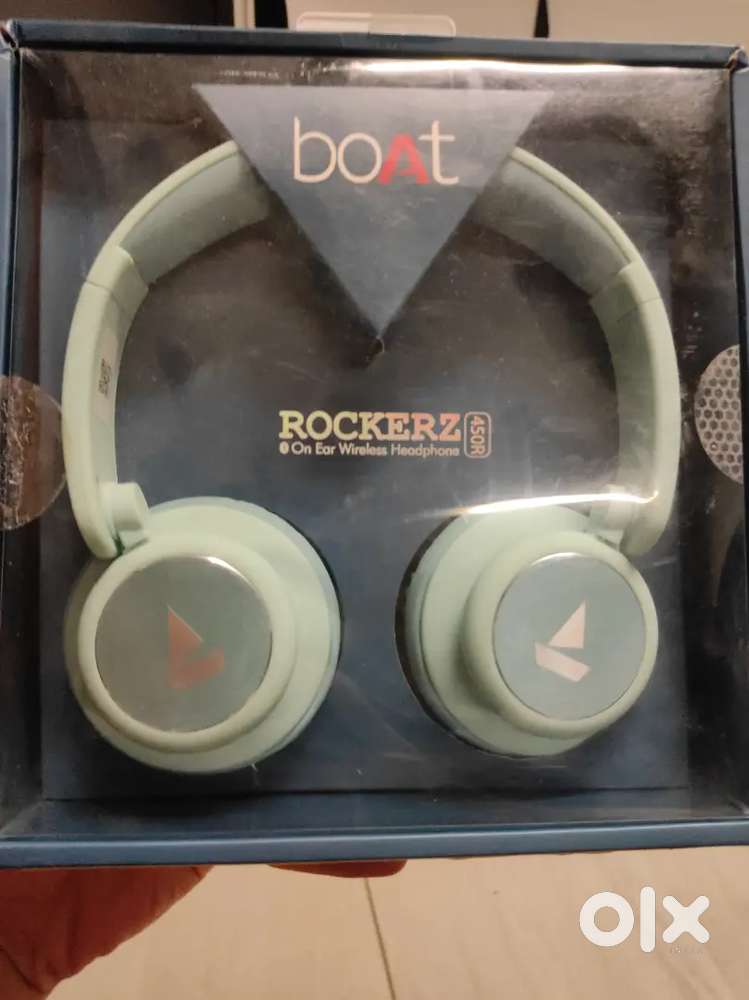 NEW - NEVER USED - BOAT ROCKERZ 450R HEADPHONES