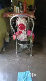 Selling 4 dinning chairs.