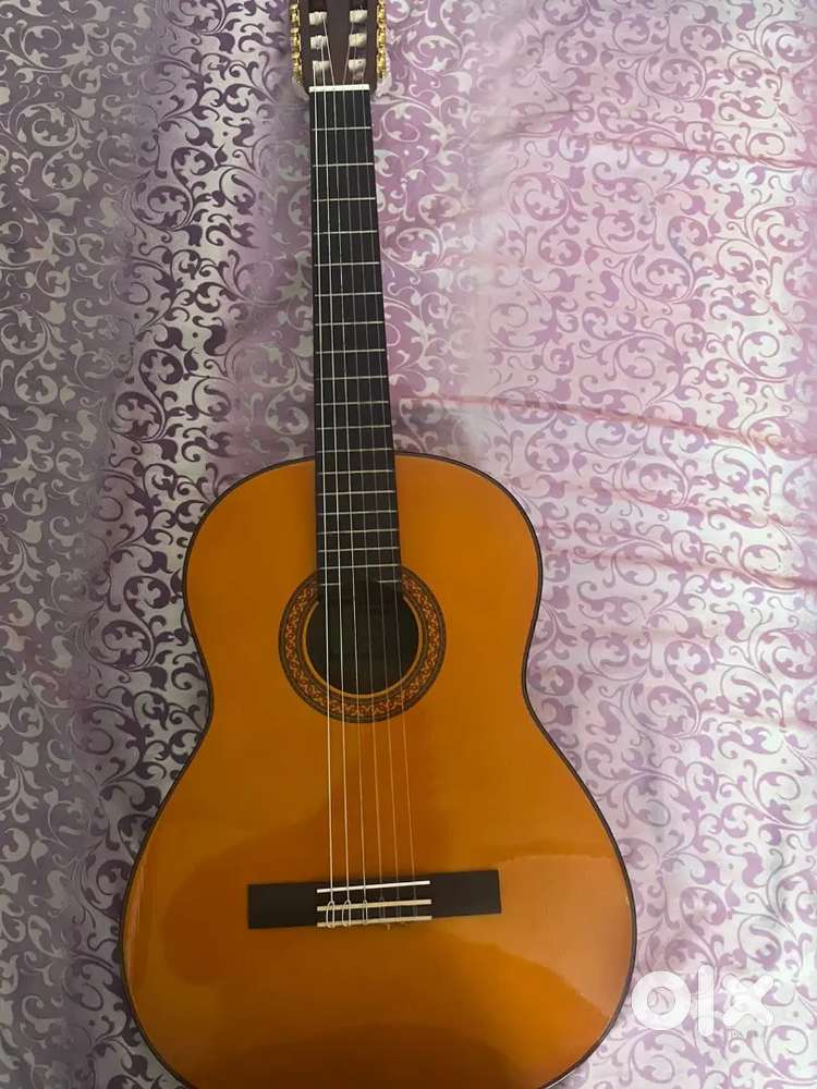 Yamaha C70 classical guitar and Artiphone Orba