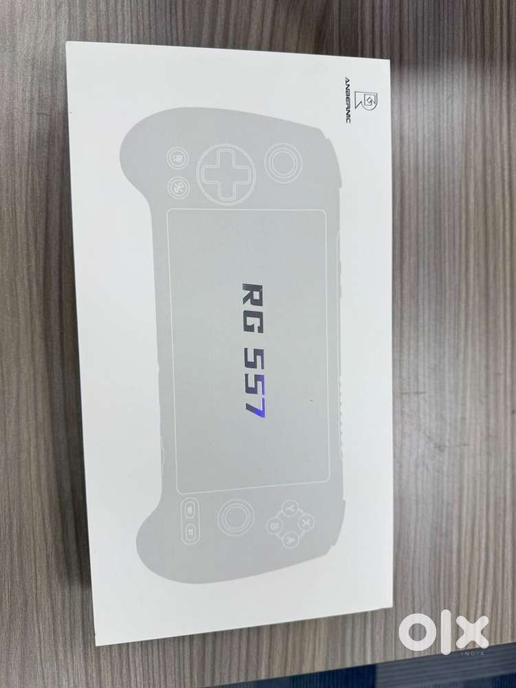 ANBERNIC RG 557 + 256 GB GAME CARD