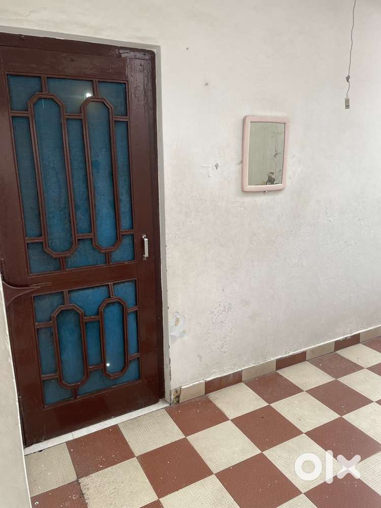 Room for rent especially girls and family. Family people