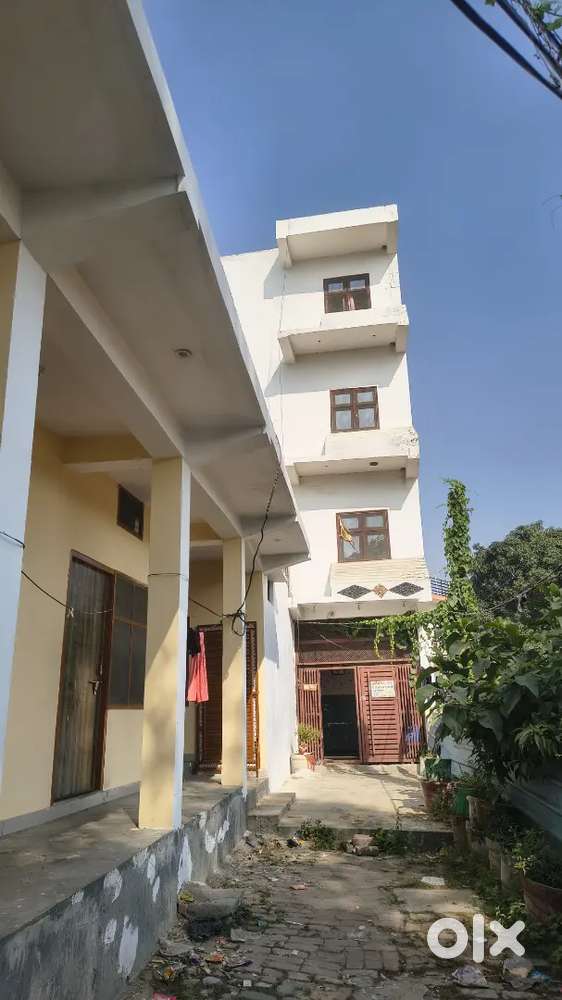 Room patner chahiye kurawoli me room h or bahar ka view bahut aacha h