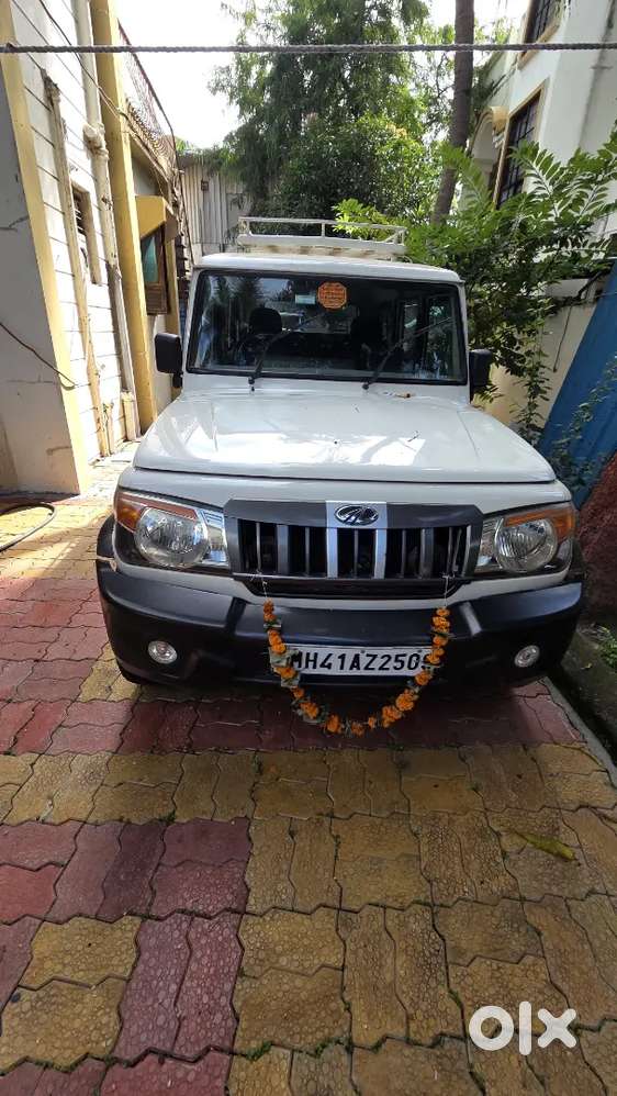 Bolero XL AC 10 seater