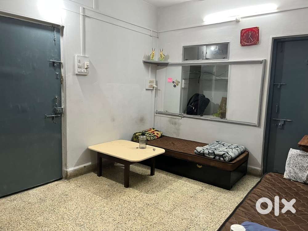 Urgent 1 roommate flatmate needed