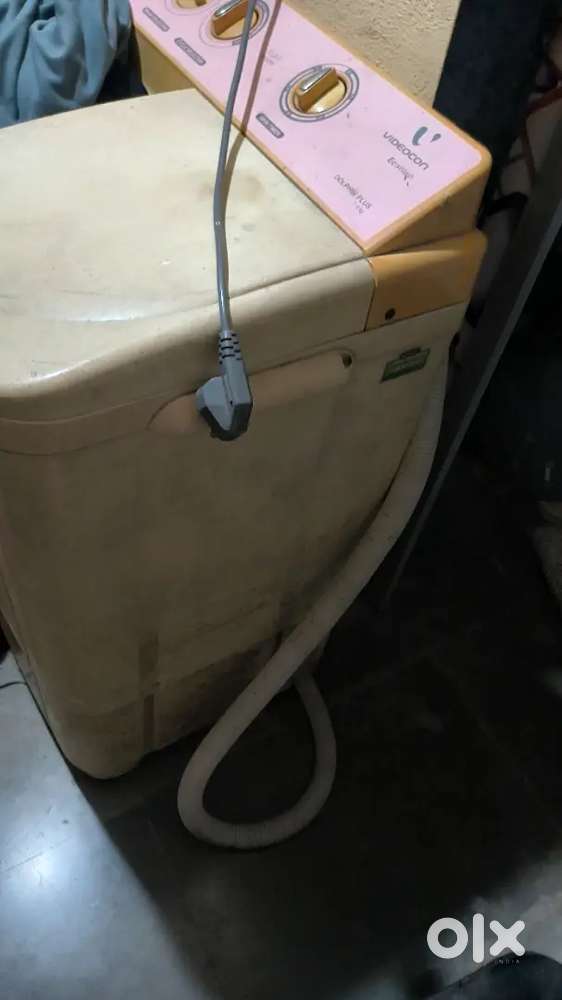 Videocon semi automatic washing M/c