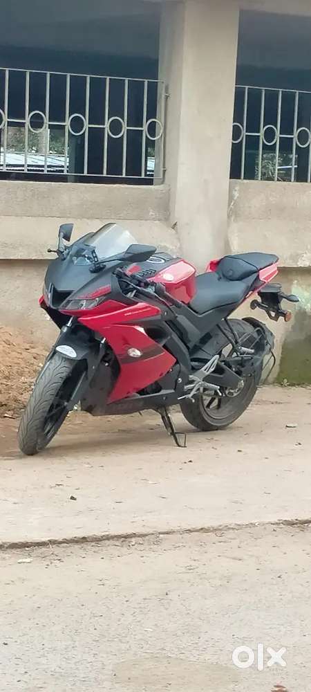 R15 v3 bs6 motorbike