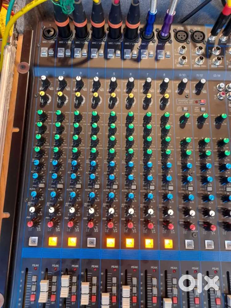 Yamaha 16xu mixer console 8 month old