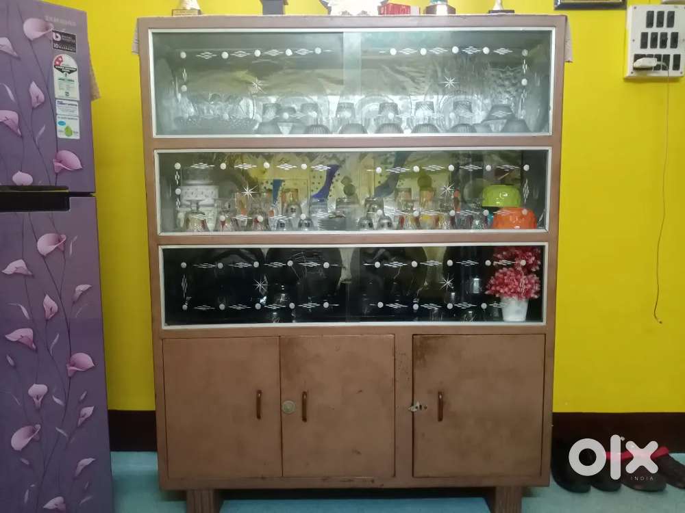 Show case made of metal