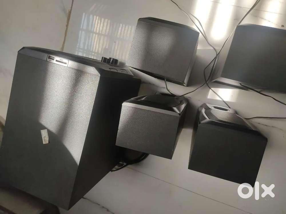Zebronics woofer with 4 speaker in good working condition