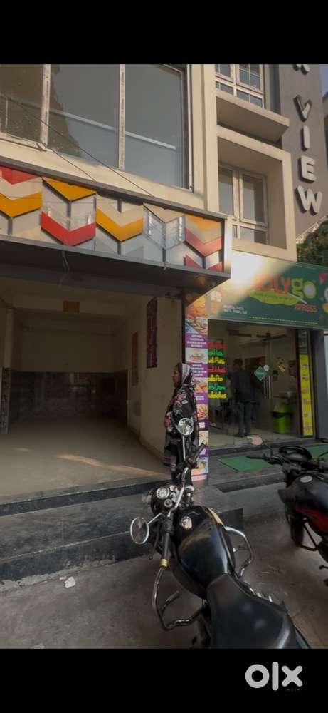 On road shop available for rent in park circus central near don bosco