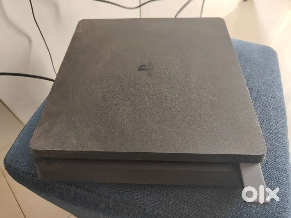 PS-4 with 2 controllers