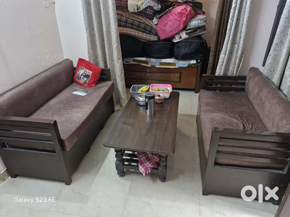 Sofa set with table