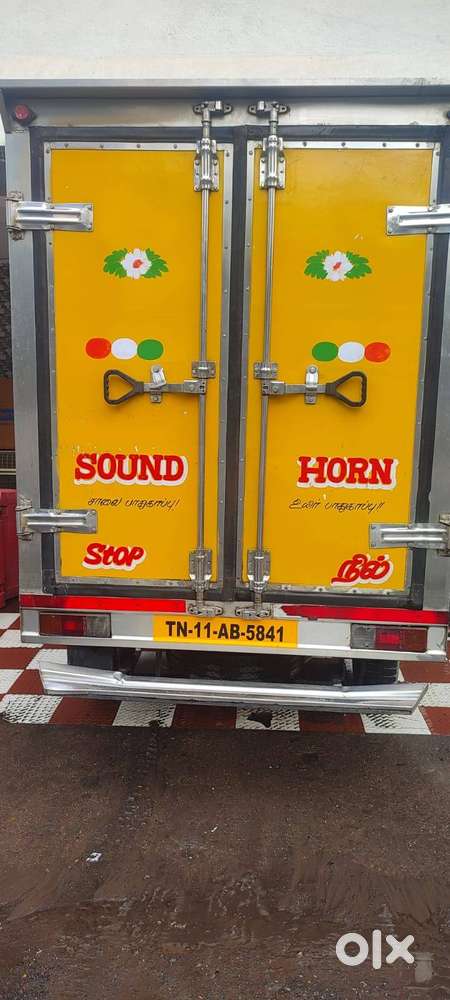 Driver with batch holder