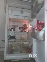 Refrigerator fridge single door (chalu condition me )