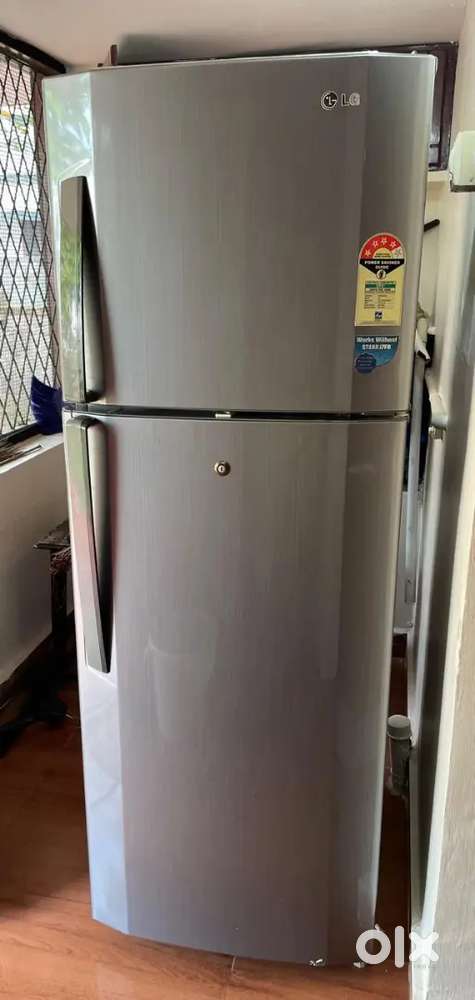 Fridge double door lg 5 yers used excellent condition 260 litre