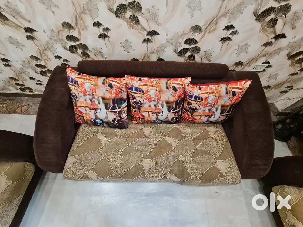 7 seater Designer Sofa (3 + 2 + 2)