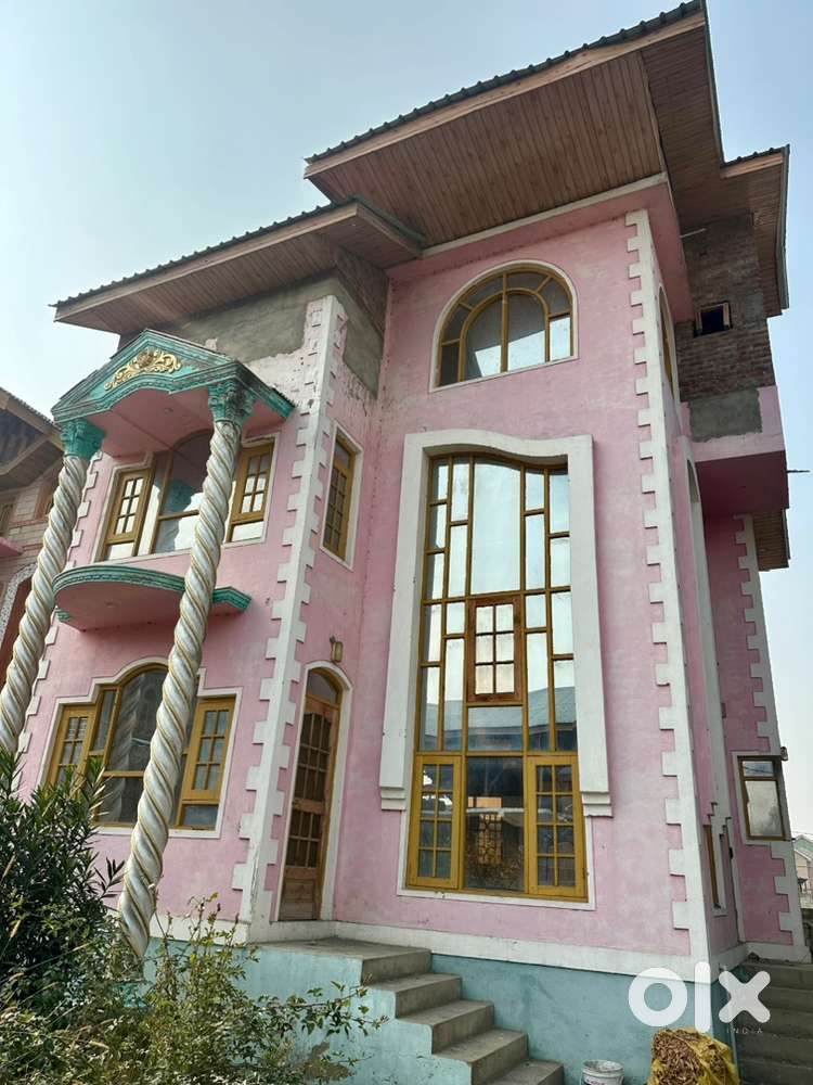 Three-Storey House For Sale  8.5 Marla Land At Gul Colony HMT SXR