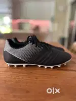 Football studs shoes