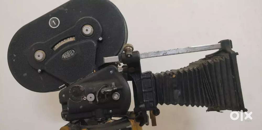 Antique Vintage Arri Arriflex 35mm IIC cinema camera made in 1960