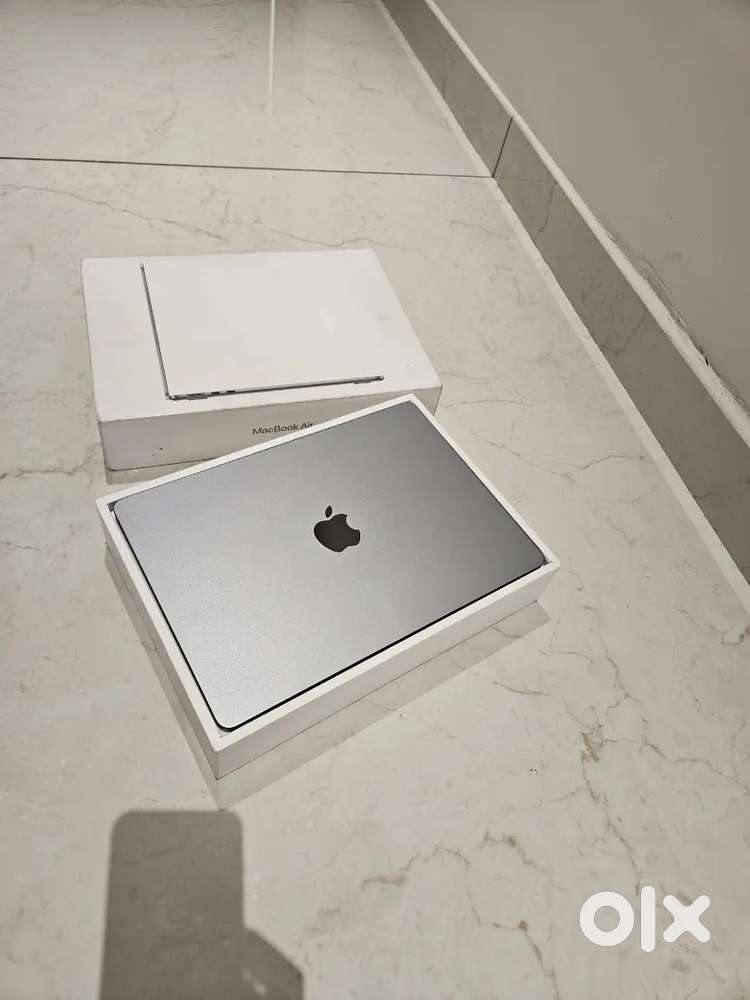 Brand new conditions macbook M3 AIR just like new FULL BOX