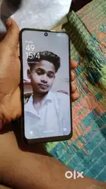 Phone mast hai display change huaa hai 1 year old hai 6/128 hai 4g hai