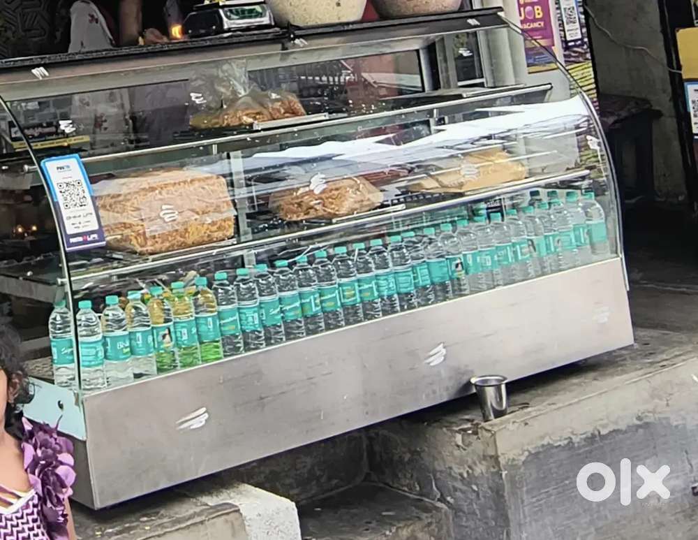 Bakery frant glass table