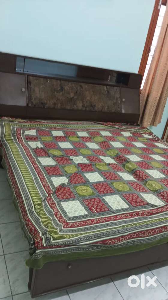 1rk flat  for rent in Ranjit Avenue