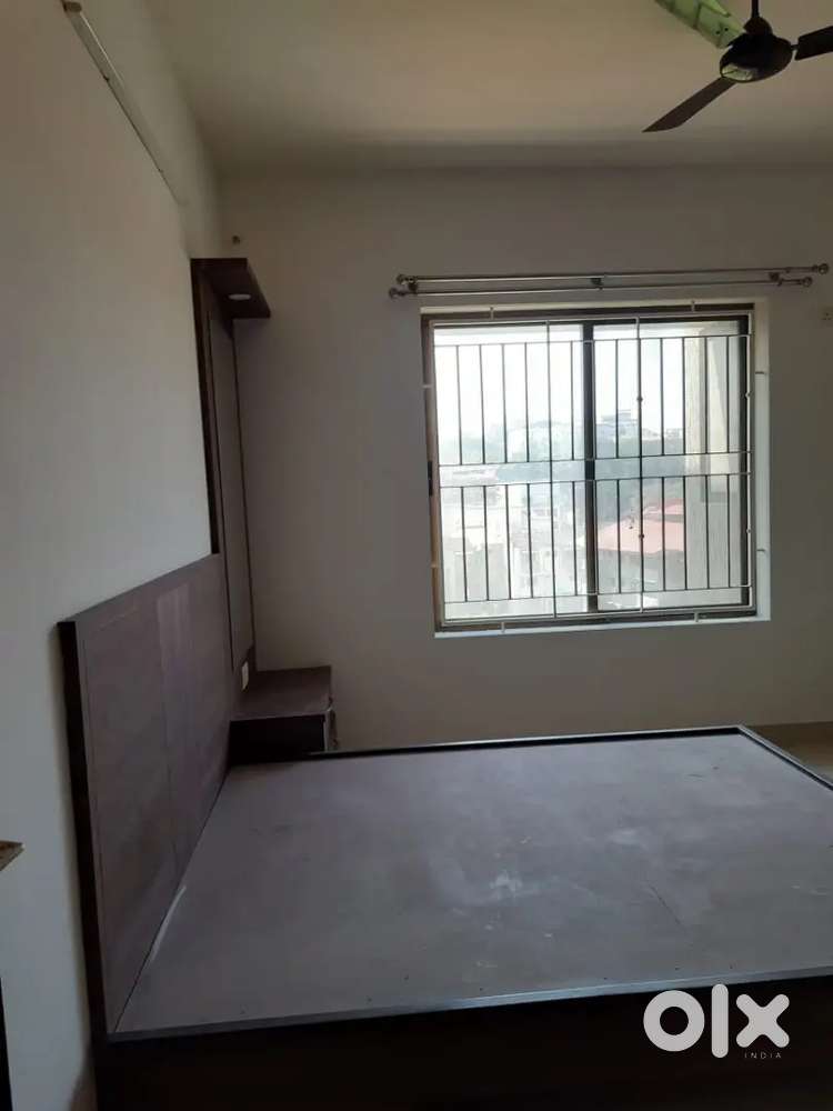 3 bhk semi furnished flat for rent in kavoor