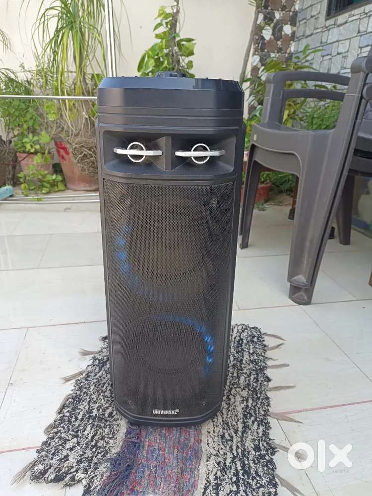 Universal karaoke speaker new condition