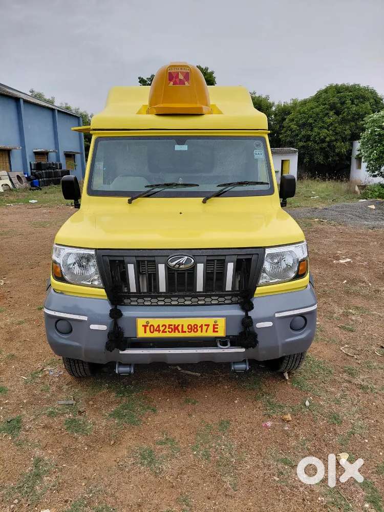 Pickup vehicle Advertisement driver