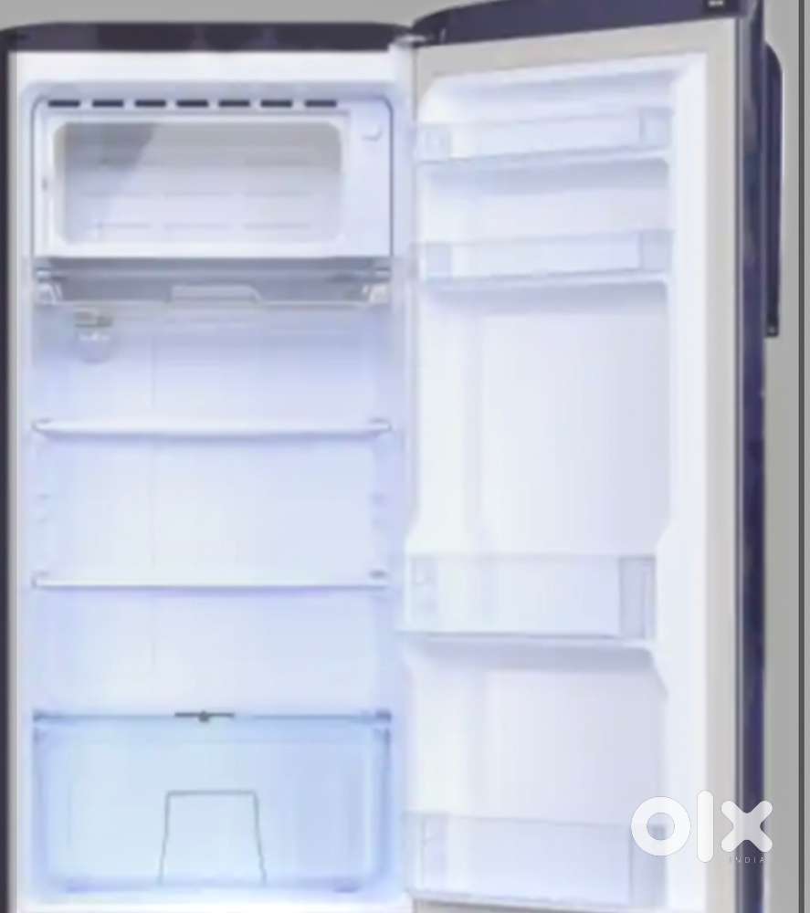 Single door 168 fridge in very good condition shining like glass total