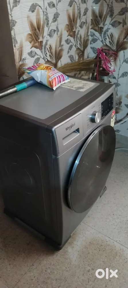 Sell 1 year old washing machine whirlpool company