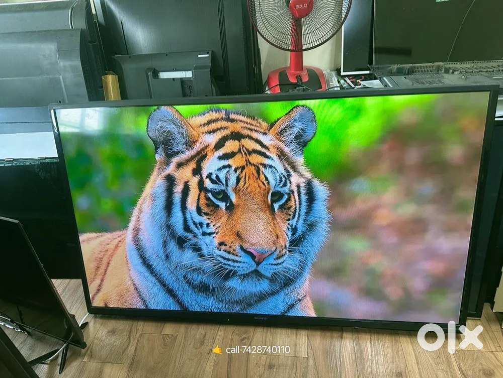 4k 32inch SMART android £€d tv bright colour with soundbar on warranty