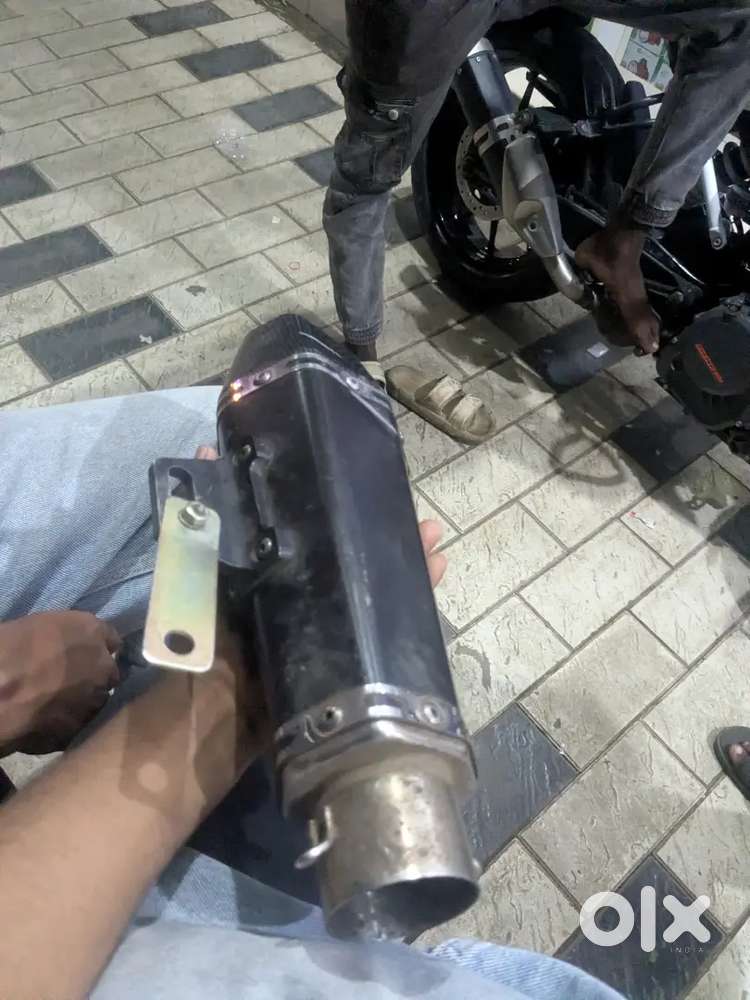 Akrapovic short exuhst