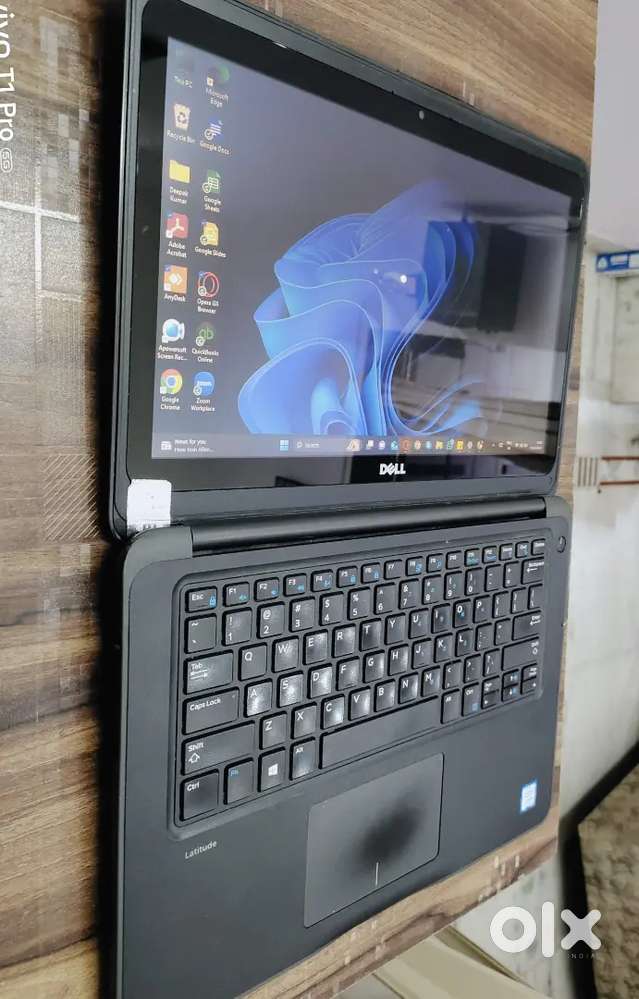 Dell Touchscreen Laptop i5-7th Gen, 16GB RAM, 512 GB SSD