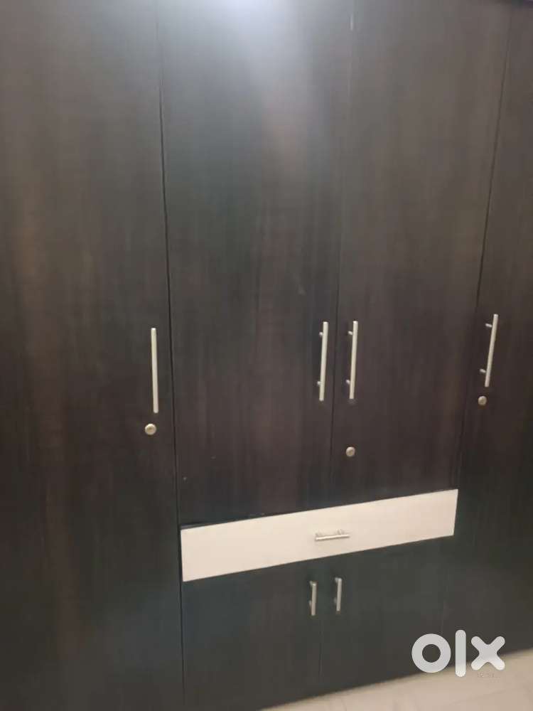 3 door wooden wardrobe