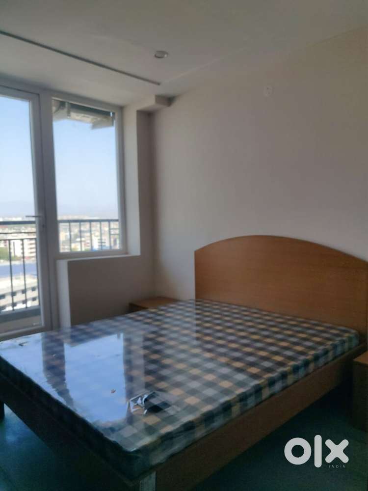 SOHO FOR SALE (475 sq ft ) Call us