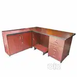 Executive table with footrest