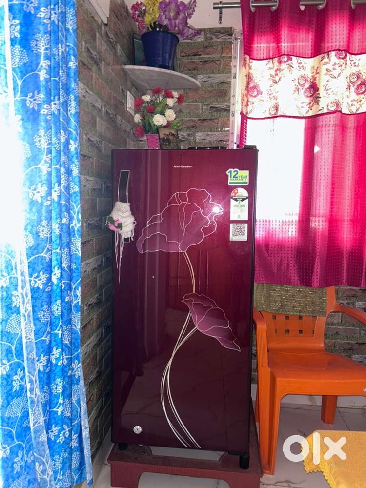 Kelvinator 180litres fridge brand new condition 1year old urgent sale