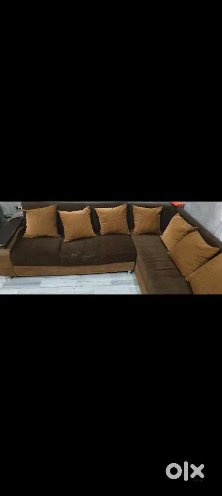 Brown and dark brown color which matches a minimal decor