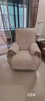 Motorized recliner single seater