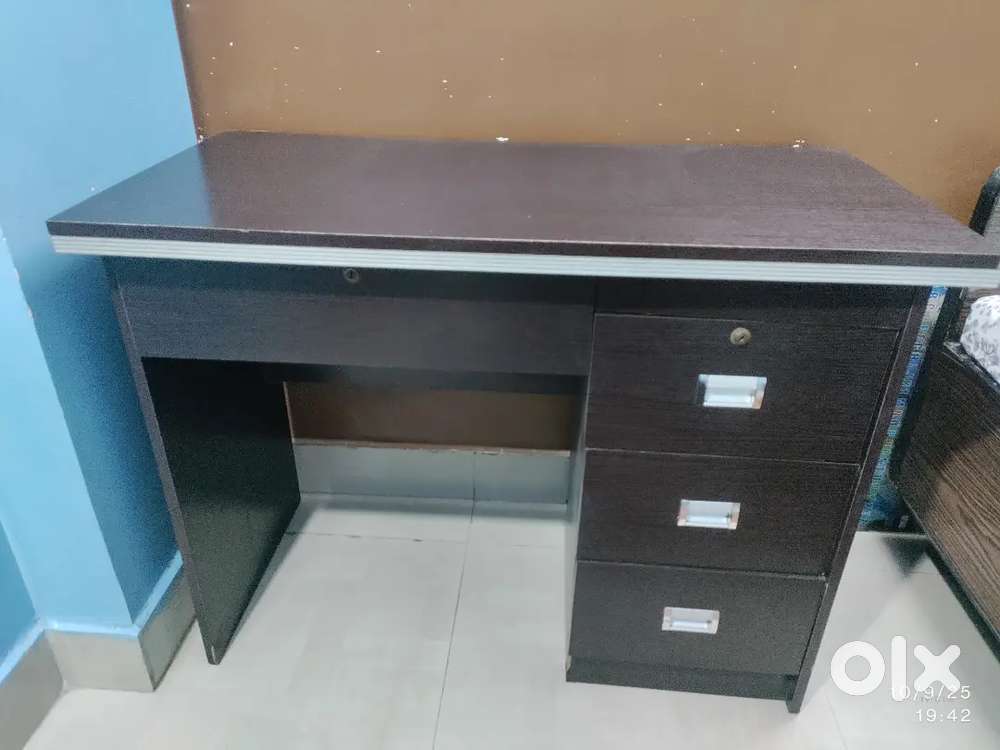STUDY TABLE / COMPUTER TABLE / OFFICE DESK