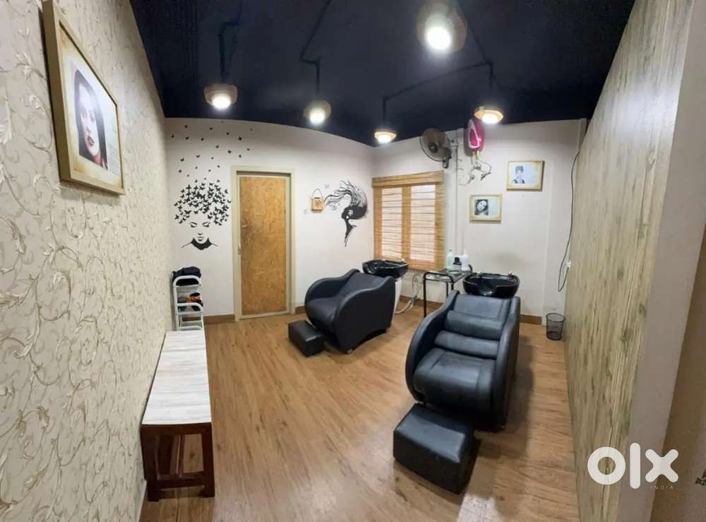 Job vacancy for female beauty therapist and hair stylist